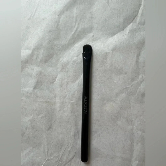 ADDICTION Eye Shadow Brush D 02 ( Discontinued Color) - Picture 1 of 3